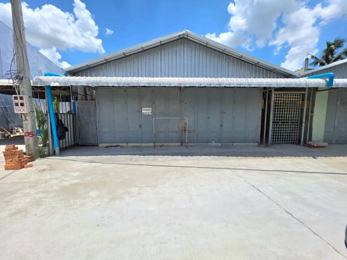 បន្ទប់ជួលសម្រាប់លក់ ក្នុងតំបន់រោងចក្រ ទីប្រជុំជន ជ្រកចូលទល់មុខផ្សាទឹកថ្លា ចុះពីផ្លូវជាតិលេខ៣ 70ម៉ែត