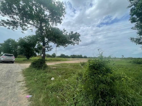 ដីលក់បន្ទាន់$85/m2(ចចារ)លើផ្លូវជាតិលេខ1ទំហំ83x220ខ្ពស់ស្មើផ្លូវសាកសមសំរាប់អាជីវកម្មការ៉ាសាំង…