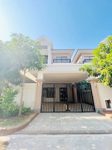 វីឡាភ្លោះសម្រាប់ជួល | Twin Villa for Rent In Borey Penghouth Boeung Snor