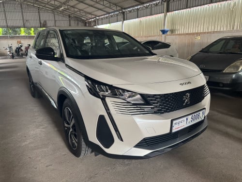 Peugeot 5008 SUV 7កៅអី (ឡានកេស) ជិះបាន 5ពាន់គីឡូ