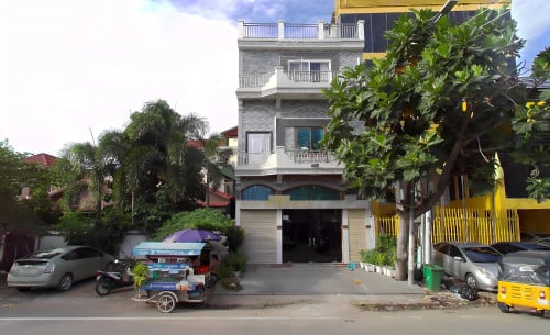 Shop House 5BR For Rent- On Main Road, Beong Kork, Toul Kork