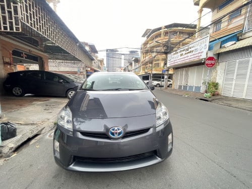 Urgent sale Toyota Prius 2010 option3 new tax paper
