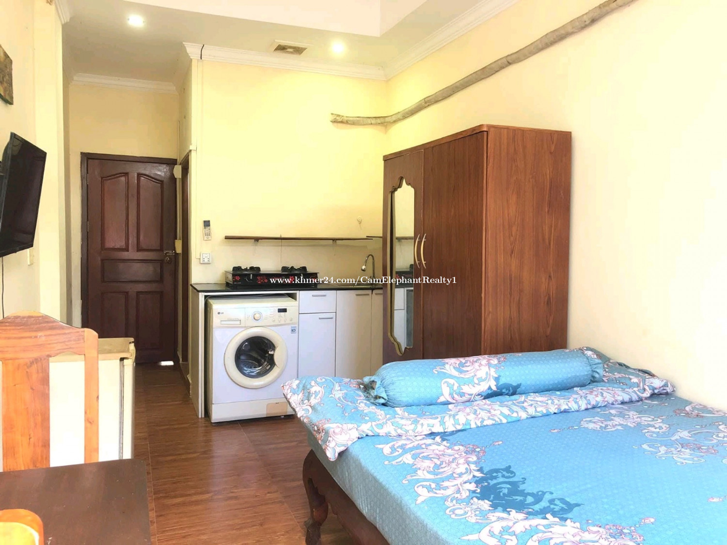 Nice Studio Apartment near Independence price in Chakto