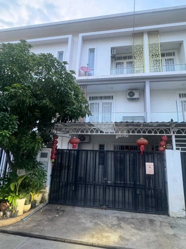 ផ្ទះបុរីដឹហ្លរ៉ា Borey the Flora 6A - មានសម្ភារៈ