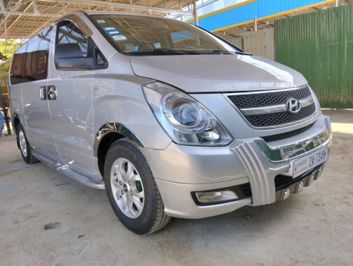 ឡានលក់​ ស្តារិច/Grand Starex 09 CVX full