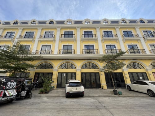 👉ផ្ទះល្វែងជួល នៅ បុរីរុងរឿងOCIC (អភិវឌ្ឍន៍ថោន1) 