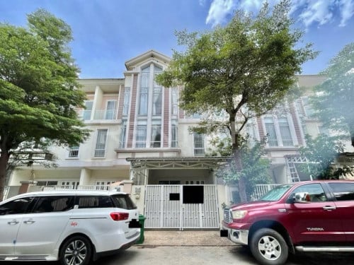 Twin Villa for rent at borey Chipmong SenSok