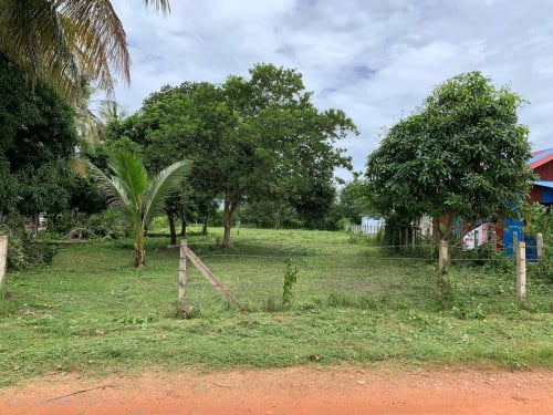 ដីផ្ទាល់ខ្លួន