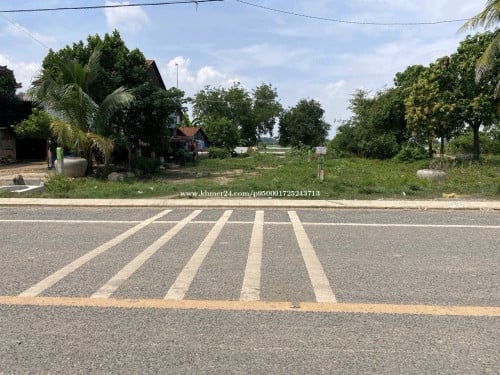 ដីលំនៅឋានលក់ ជាប់ផ្លូវធំ 40 ម៉ែត្រ Land for Sale along main Road (40 meters wide)