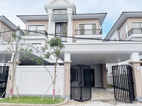 វីឡាភ្លោះBសម្រាប់លក់ | Twin B Villa For Sale In Borey Penghout The Star Meragadern 50m