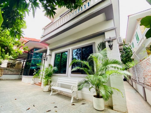 4Bed Charming Villa With Wall brick Design For Rent In Chroy Changva