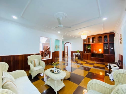 Villa 4 Bedrooms For Rent 10 Minutes From France School wat Phnom.