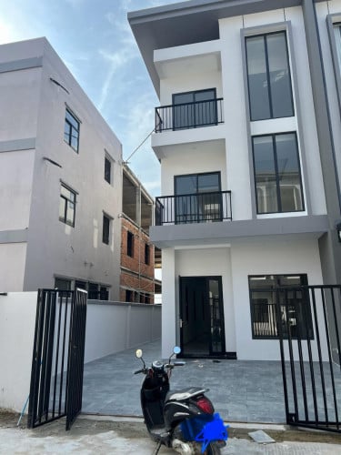 ផ្ទះលក់បន្ទាន់​ ទិញជាមួយម្ចាស់ផ្ទះ