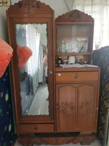 ទូខោអាវក្នុងឡៃឡុងចោល ទិញ១០ឆ្នាំហើយជិត១០០០ដុល្លា