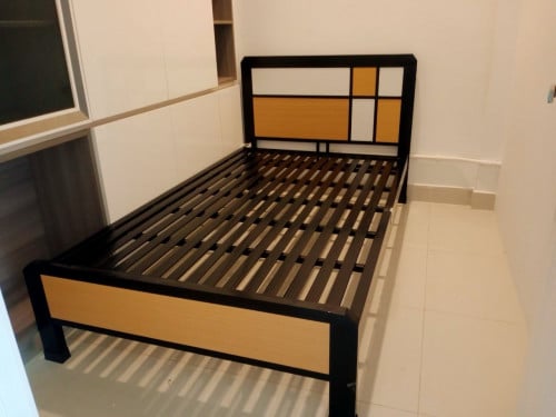 គ្រែដែក