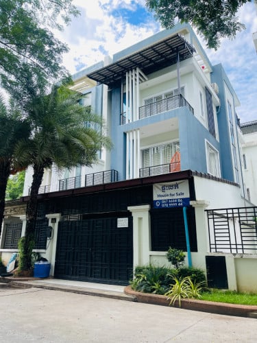 វីឡាភ្លោះលក់ទីតាំងចំងាយប្រហែល 3km ពីទីក្រុងកោះនរា