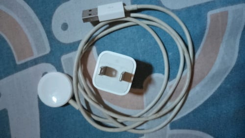 ខ្សែសាកនាឡិកាiwatch serice5 orginal..នៅស្អាតល្អ ហ្សុិនពីប្រអប់