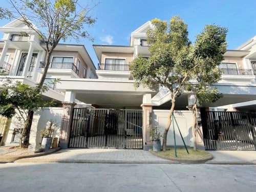 វីឡាភ្លោះអេ សម្រាប់លក់ | Twin A Villa For Sale In Borey Penghout The Star Mera Garden 50m