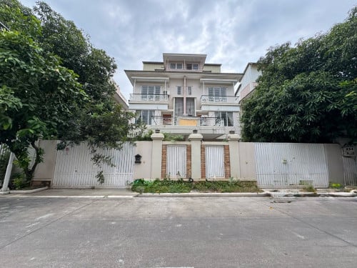 8 Bedrooms For Rent At Peng Hout Beoung Snor