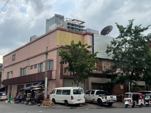 Big Shpe House For Rent- Toul Kork