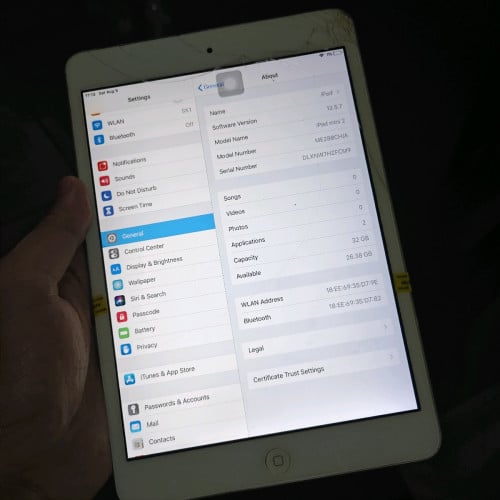 iPad mini 2 32GB Wifi បែកដូចរូប លក់10ម៉ឺន ដាច់ ថែមខេស បិទស្រ្គីន និងឆ្នាំង