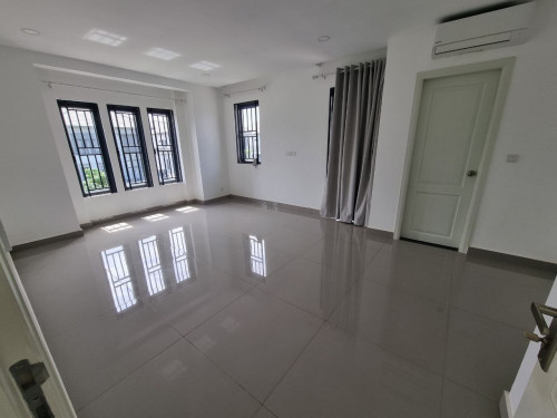 វីឡាឃ្វីនកែងនៅជីបម៉ុង271 Corner Queen Villa Villa For Sale In Chib Mong 271