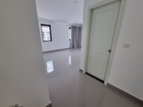 វីឡាឃ្វីនកែងនៅជីបម៉ុង271 Corner Queen Villa Villa For Sale In Chib Mong 271