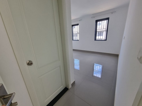 វីឡាឃ្វីនកែងនៅជីបម៉ុង271 Corner Queen Villa Villa For Sale In Chib Mong 271