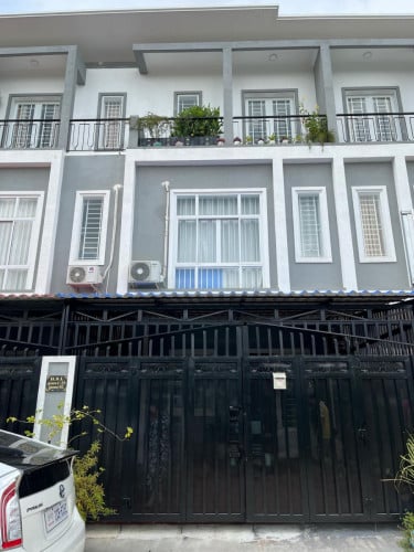 ផ្ទះវីឡាកូនកាត់លក់ខាត 90,000$ ចរចារ