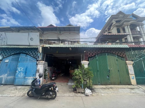 🏦House Available for Urgent Sale at a Special Price (Negotiable).