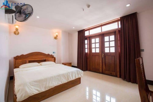 CORNER BUILDING FOR SALE IN BKK