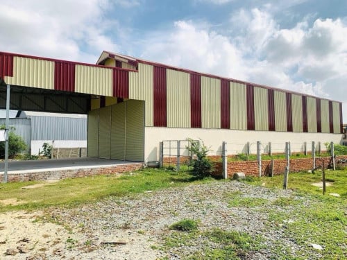 ឃ្លាំងជួលលើផ្លូវធំ៥០ម៉ែត្រទីតាំងល្អ