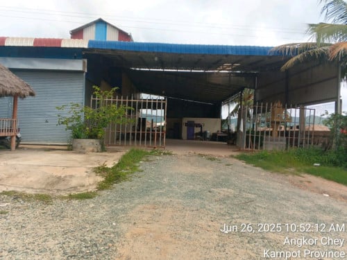 ផ្ទះថ្មល្វែង