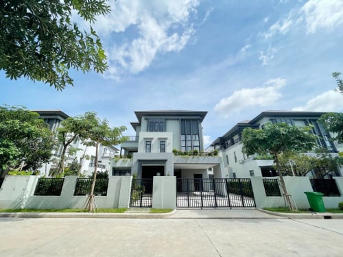 វីឡាឃ្វីនសម្រាប់លក់ | Queen Villa for Sale in Borey Chip Mong Landmark 60m