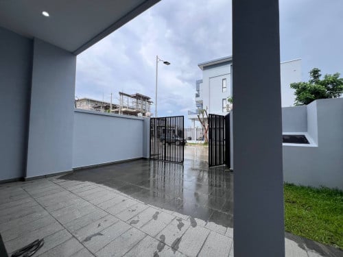 វីឡាភ្លោះ (Twin Villa) នៅក្នុងបុរី La Palm Residences (គម្រោងទី2) ខណ្ឌដង្កោ ត្រូវការលក់បន្ទាន់ខ្លាំង