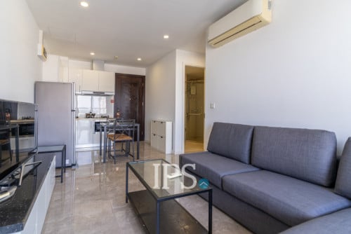 ‼️URGENTSALE‼️ Premium 2-Bedroom Condo -📍Casa Meridian, Tonle Bassac, Phnom Penh