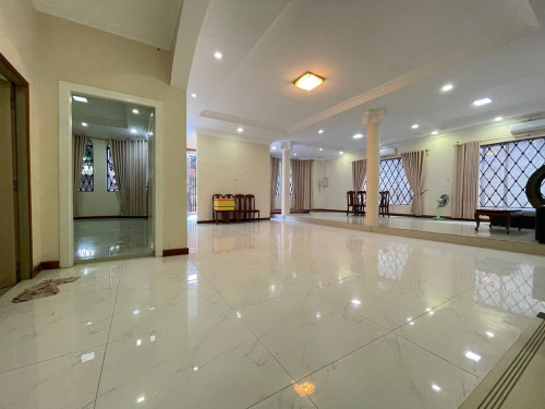 វីឡាសម្រាប់ជួល | Villa for rent (ទីតាំង​ផ្សារដេីមថ្កូវ)