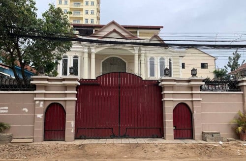 វីឡាសម្រាប់ជួល | Villa for rent (ទីតាំង​ផ្សារដេីមថ្កូវ)