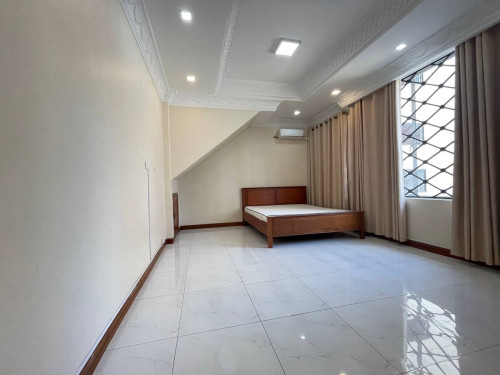 វីឡាសម្រាប់ជួល | Villa for rent (ទីតាំង​ផ្សារដេីមថ្កូវ)