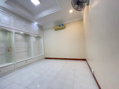 វីឡាសម្រាប់ជួល | Villa for rent (ទីតាំង​ផ្សារដេីមថ្កូវ)