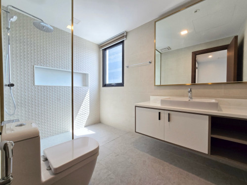Brand new 2 bedroom for rent Bkk1
