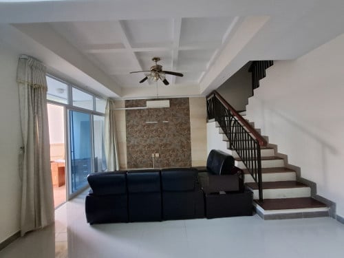 House For Sale in Camko City