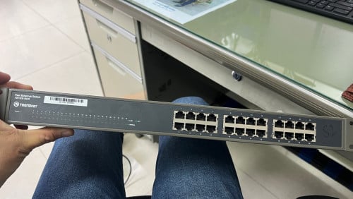Sell Fast Enthernet Switch 24port 10$/pcs total 3