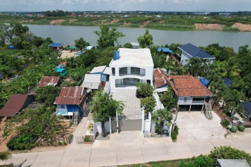 ផ្ទះលំហែរ បែបទំនើប ថ្មីស្រឡាង