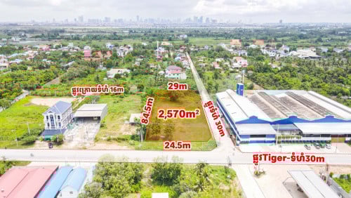 ដីកែង3ផ្លូវ នៅផ្លូវធំ30m ផ្លូវTiger ខណ្ឌច្បារអំពៅ