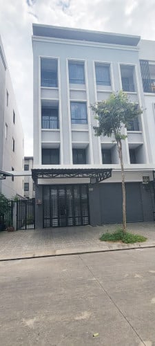 ផ្ទះអាជីវកម្មសម្រាប់ជួលនៅបុរីជីបម៉ុង598 | Shophouse for rent at Borey Chip Mong 598