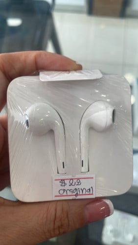 apple ear phone out of the box