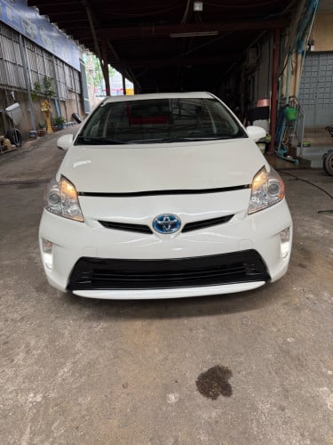Prius 2015 persona edition ឡានមូលអត់បុកប៉ះ