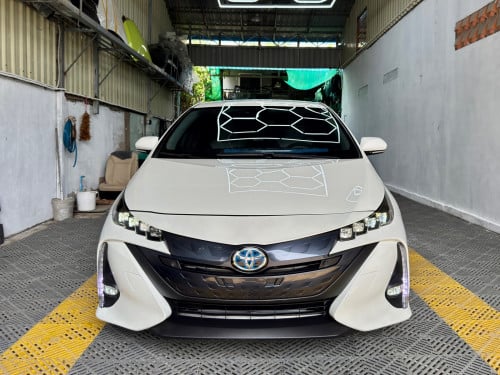 PRIUS PRIME 2017 FULL PREMIUM ក្នុងស ពណ៍សកាំម៉ៃ