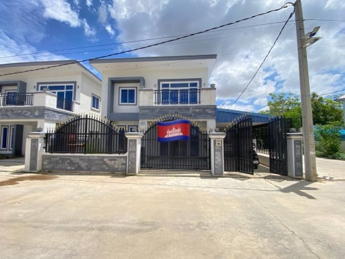 Villa for Sale Urgent ផ្ទះ​វីឡា​លក់បន្ទាន់​